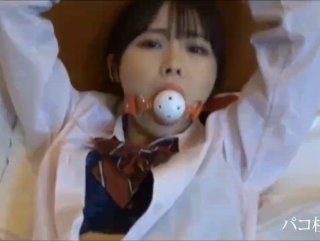 小胸部的新鲜少女深喉大鸡巴